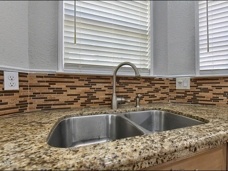 1909 Polly Harris Dr — Photo 15