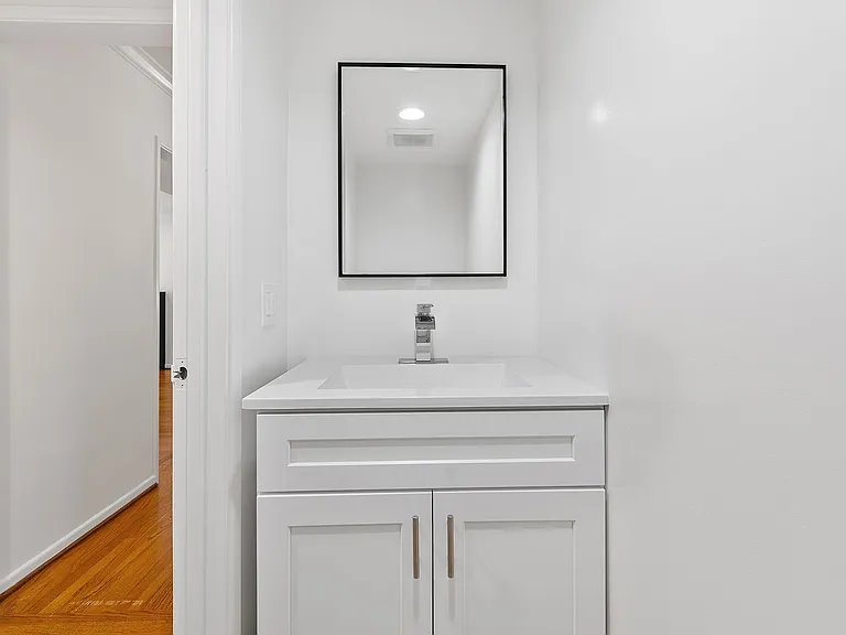 11053 Strathmore Dr — Photo 27