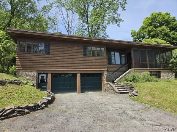 4581 Broad Rd, Syracuse, NY 13215