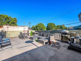 Santa Monica Living at its BEST, 1 br / 1.0 ba, $2695