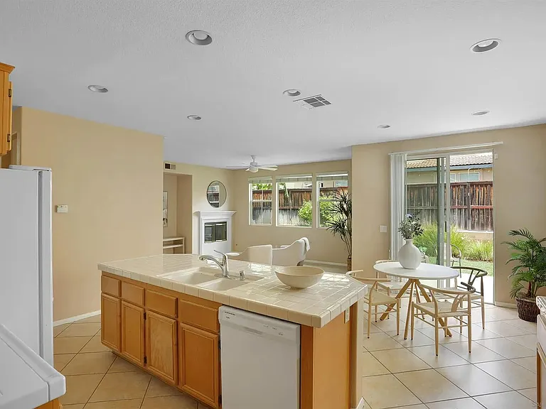 5180 Bluegrass Way — Photo 3