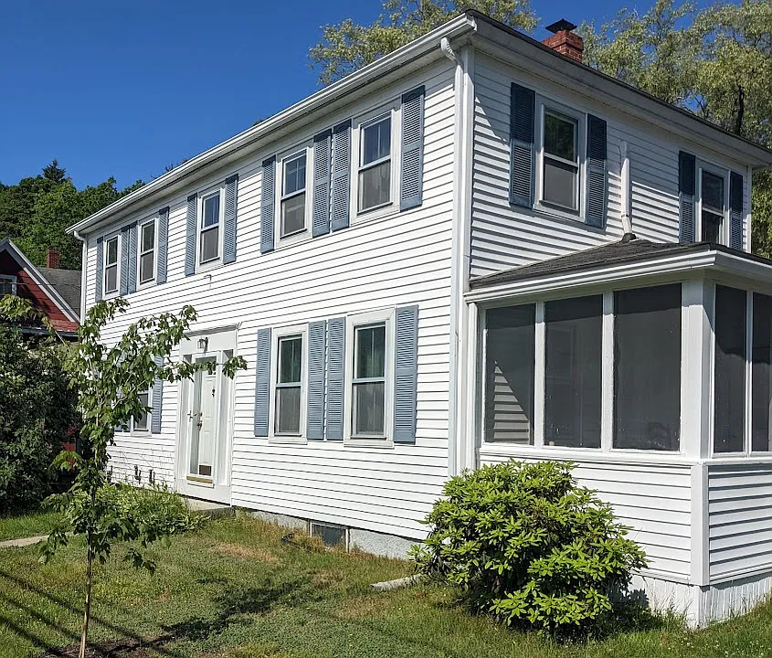 62 Oak St