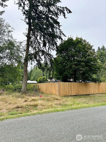 3rd image of 48 Lewis Avenue