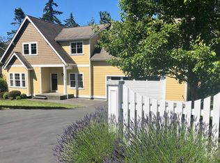 1933 Douglas Dr NE, Bainbridge Island, WA 98110