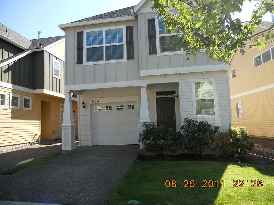 1st image of 956 SE Marinette Ave