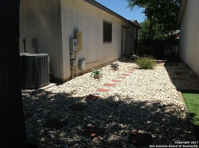 7631 Heathridge — Photo 11