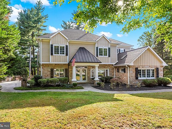 3rd image of 1009 W Wind Ct