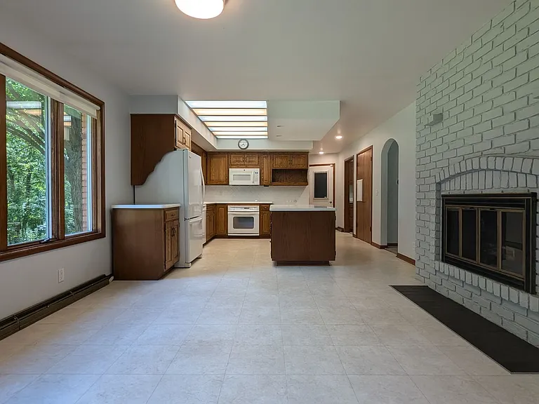 7907 W R Ave — Photo 4