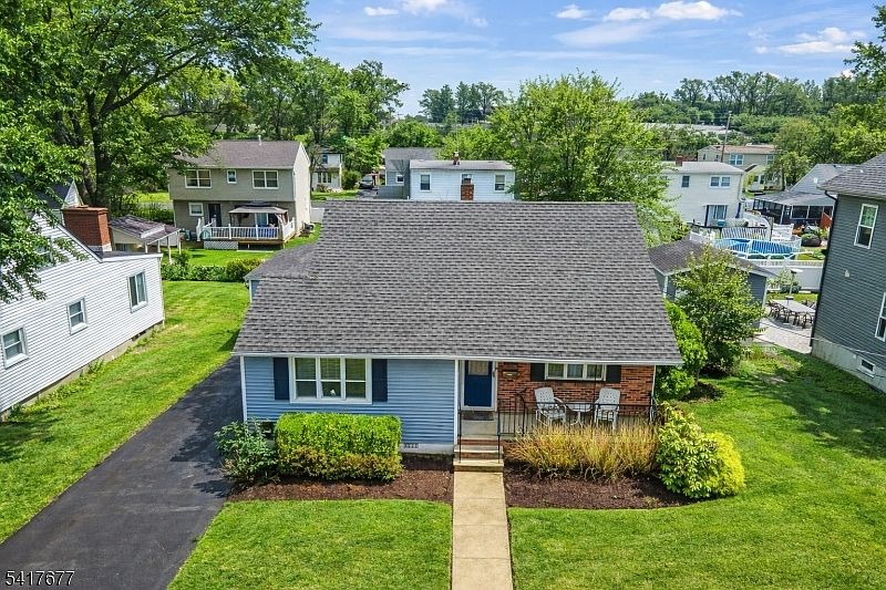 1st image of 25 Fair Hill Rd