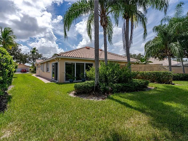 4949 Kingston Way — Photo 33