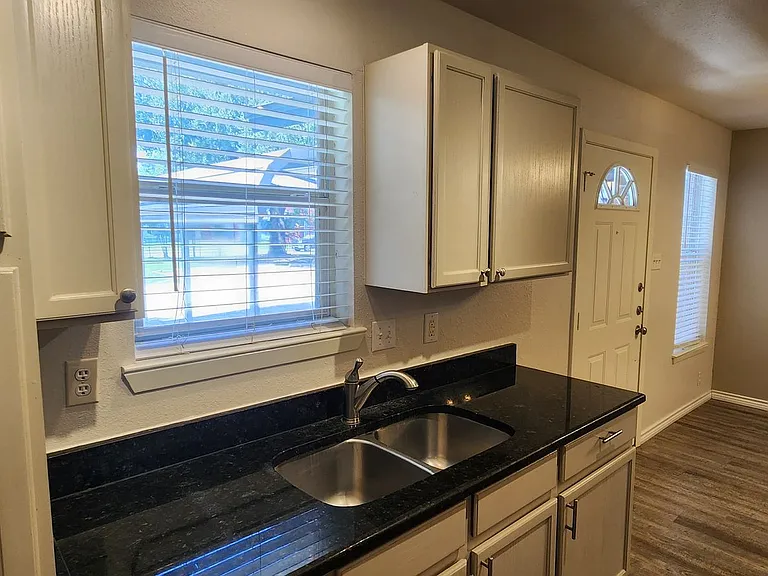 215 Eleanor Ave — Photo 24