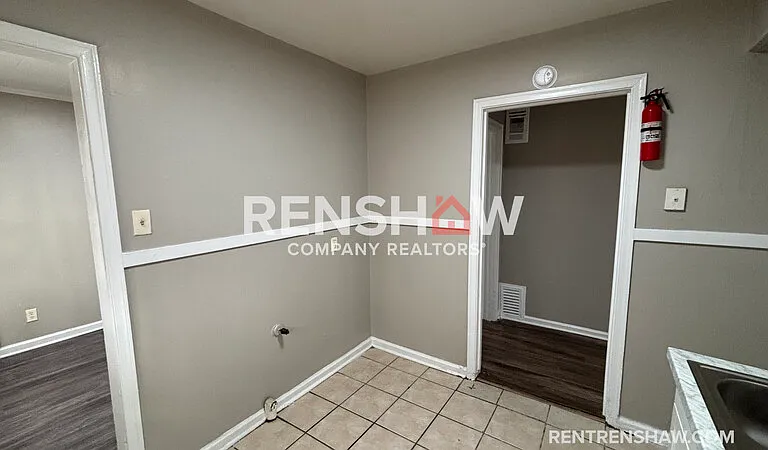 1065 Larry Ln — Photo 3