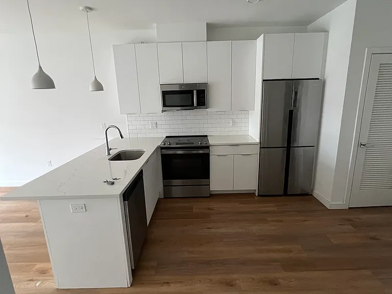 239 Freeway Dr E #5 — Photo 1
