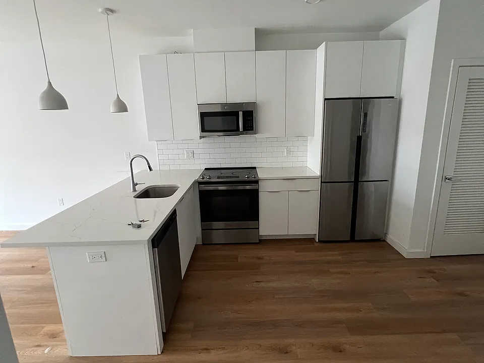 239 Freeway Dr E #5