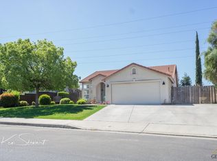 6903 Saint Lawrence Dr, Bakersfield, CA 93308