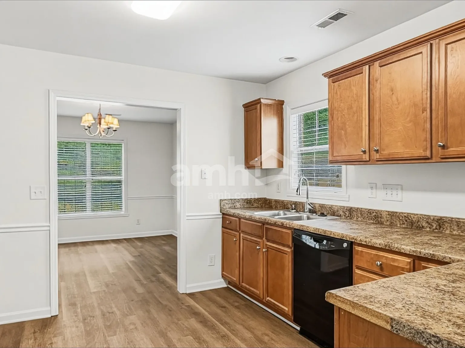 3 bed, 2.0 bath, 1810 sqft, $1,875 — Photo 4