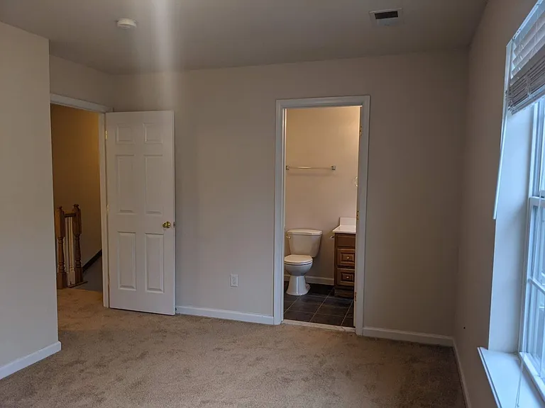 225 Crown Ct — Photo 36