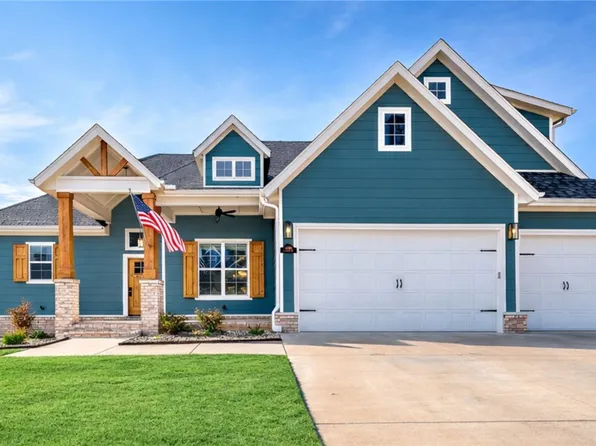 6414 S 62nd St, Rogers, AR 72758