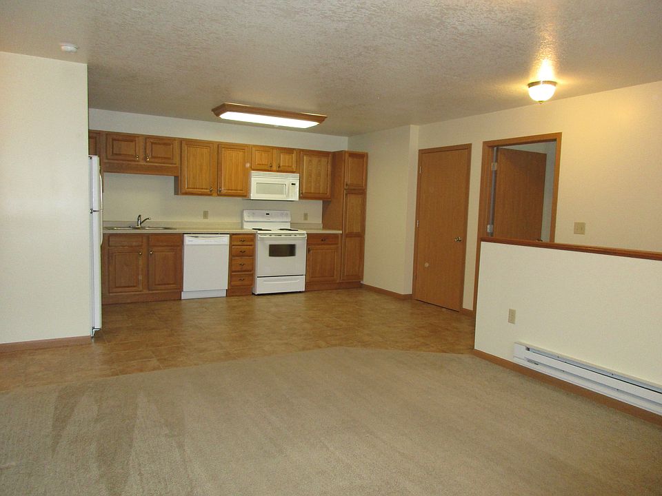 1st image of 940 Linden Dr APT 204