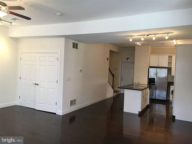 22 N George St — Photo 3