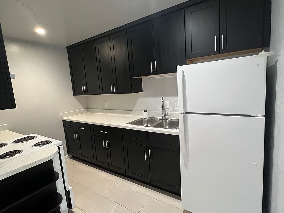 1st image of 721 Cedar St APT 3