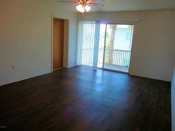 3rd image of 1030 Park Dr APT 4