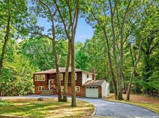 56 Churchill Ln, Smithtown, NY 11787