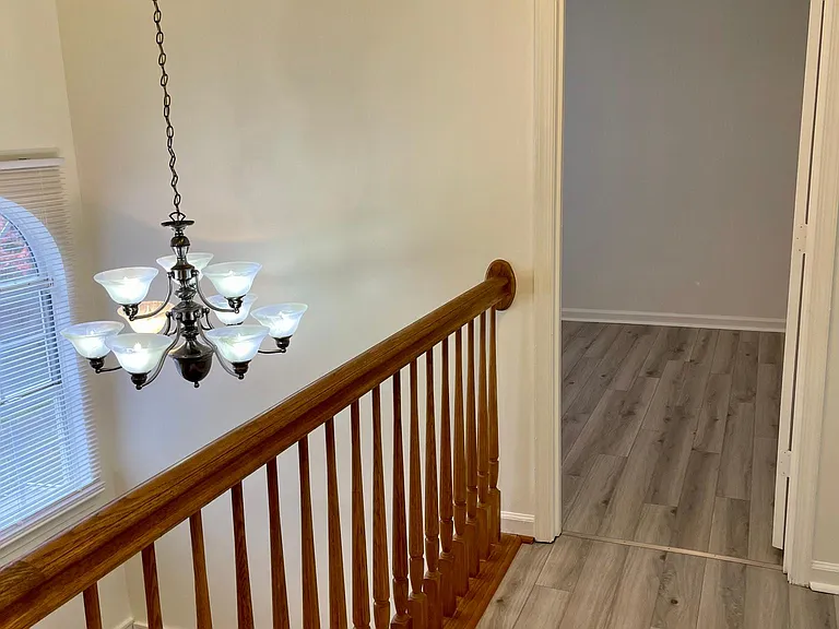 585 Cromwell Ct — Photo 17