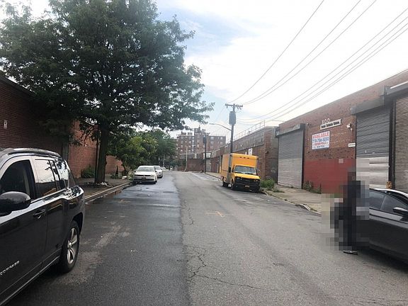 5th image of 798 Snediker Ave