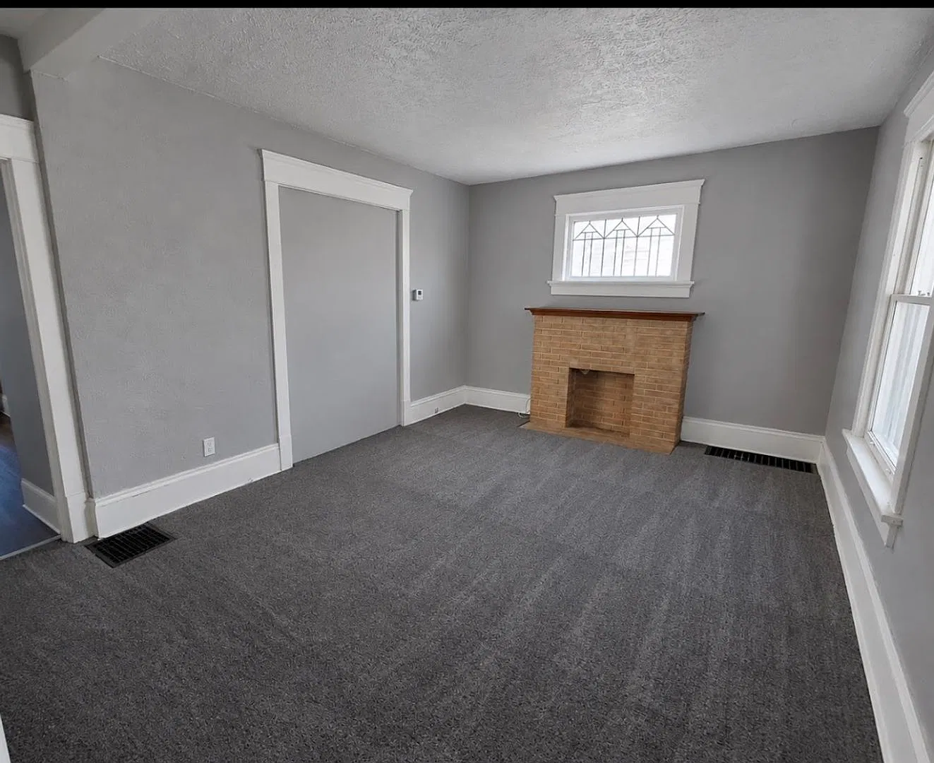 1020 Greenfield Ave SW — Photo 3