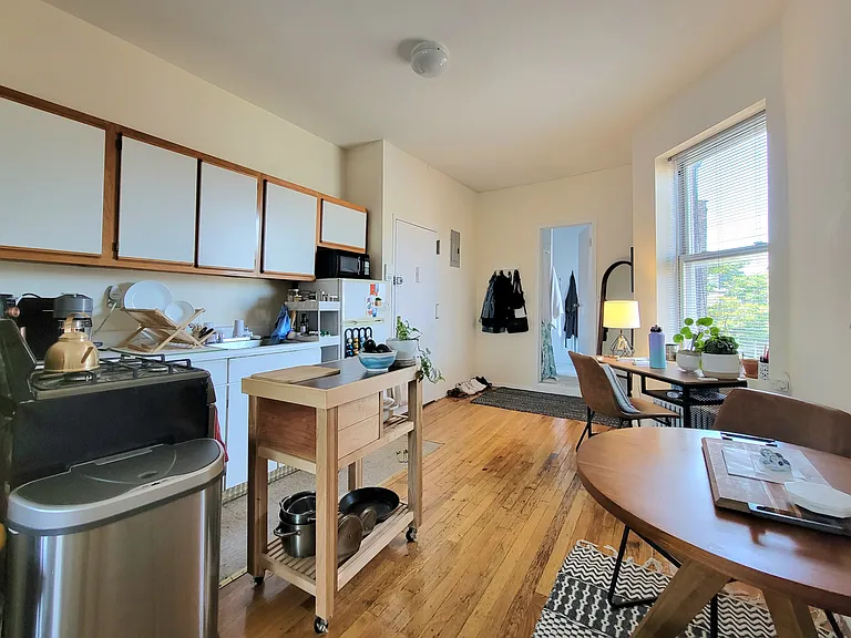 124 E 4th St #21 — Photo 2