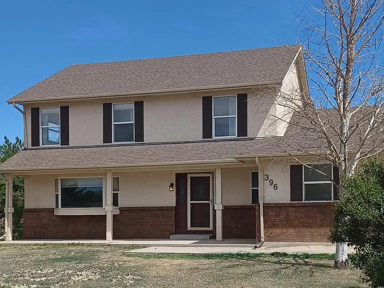 396 W Mangrum Dr — Photo 2