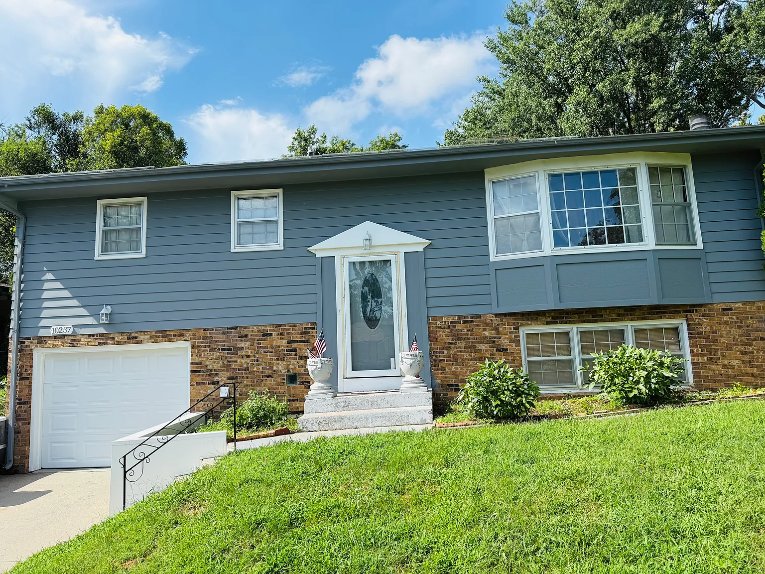 3 bed, 1967 sqft, $2,145 — Photo 1