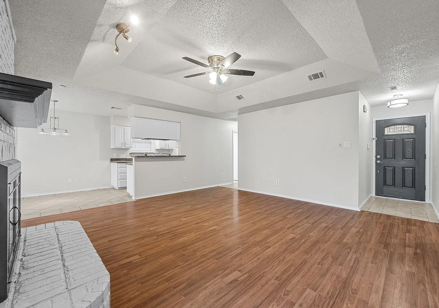 Single-family home in 76134 — Photo 4
