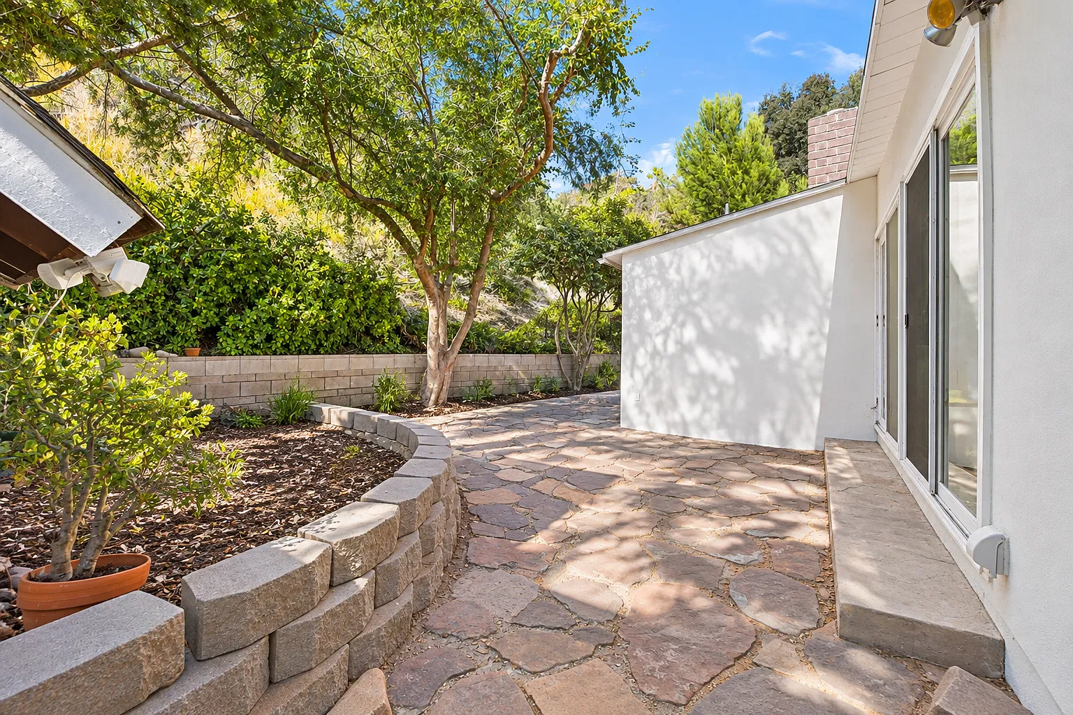 6 bed, 1498 sqft, $5,995 — Photo 4
