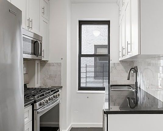 4th image of 350 Cabrini Blvd APT 4B