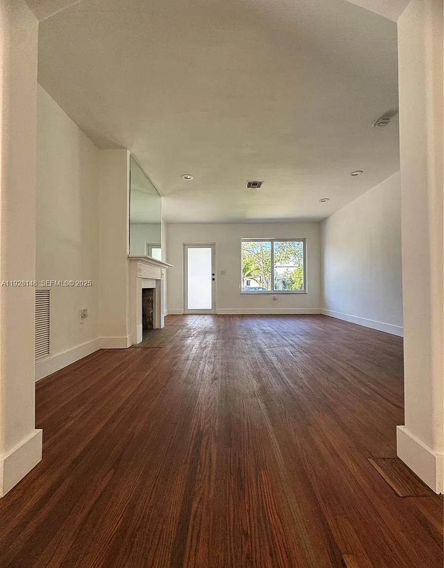 4 bed, 2.0 bath, 2290 sqft, $5,500 — Photo 3