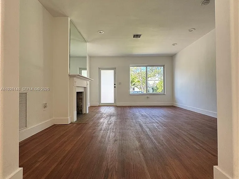 3021 SW 2nd Ave — Photo 3