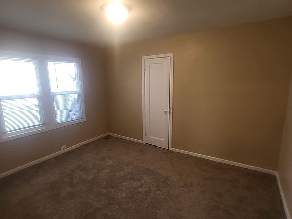 4th image of 923 Broadway St