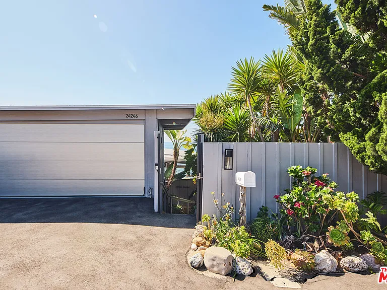 24246 Malibu Rd — Photo 3