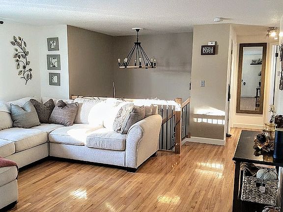 2nd image of 925 W Alaura Dr