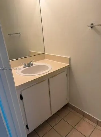 9475 Palm Cir N — Photo 6
