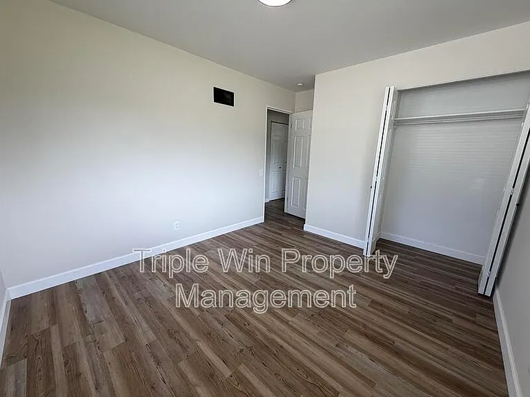 2257 Luxmore Dr — Photo 26