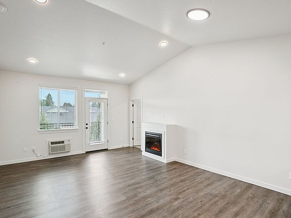 3rd image of 4705 NE 66th Ave APT 84