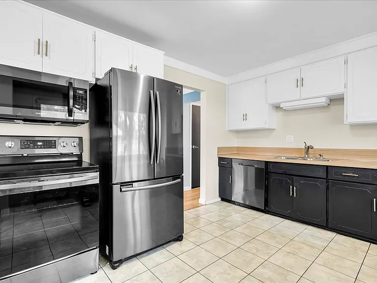 1554 Cynthia Ave — Photo 6