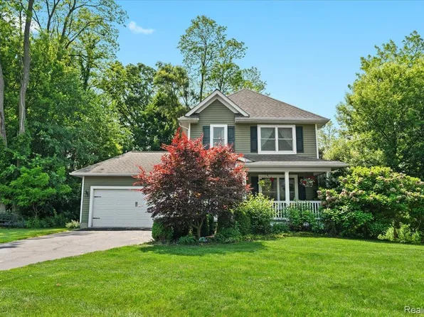 9832 Brookfield Dr, Brighton, MI 48116