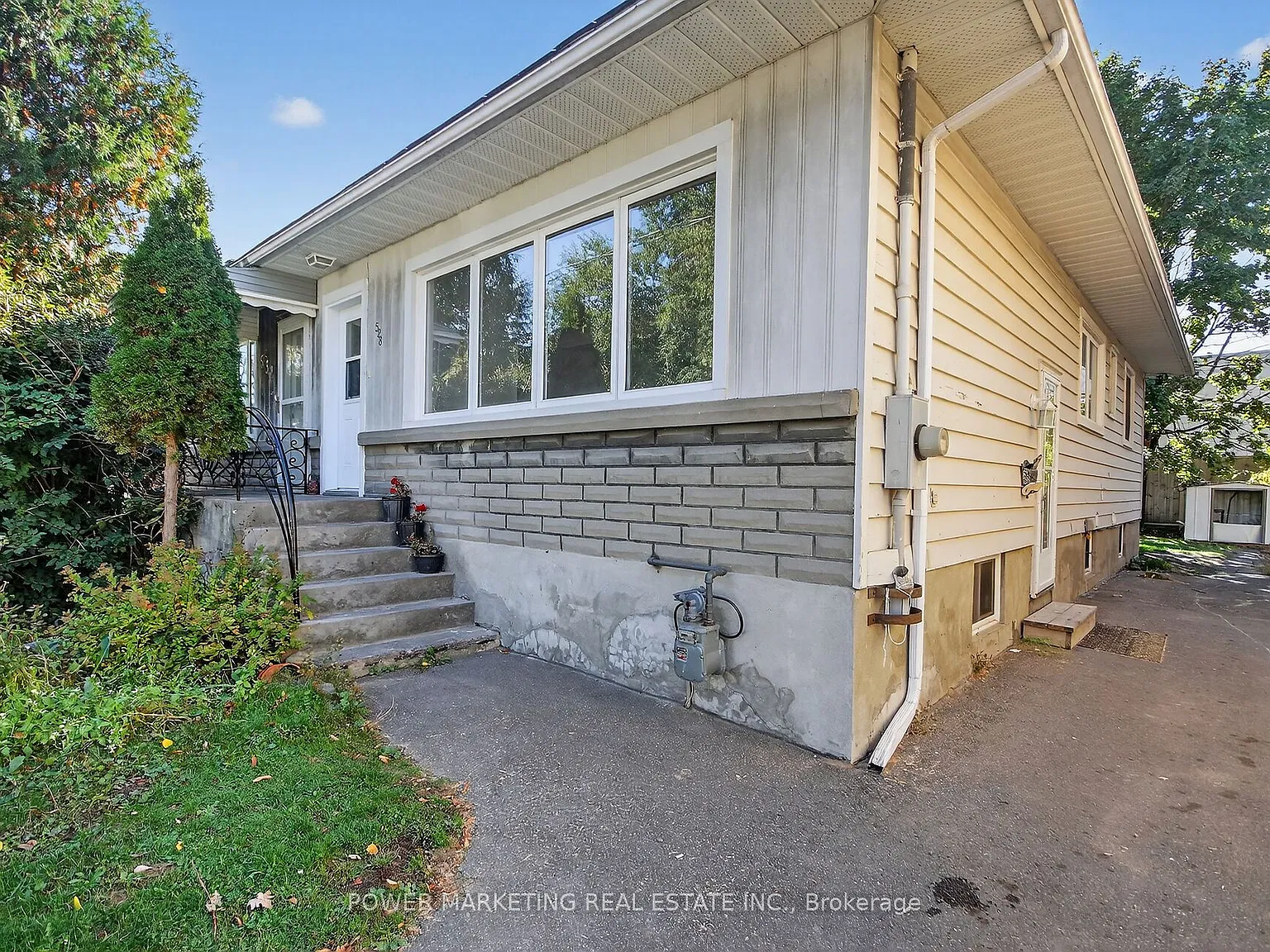 4 bed, $2,400 — Photo 2