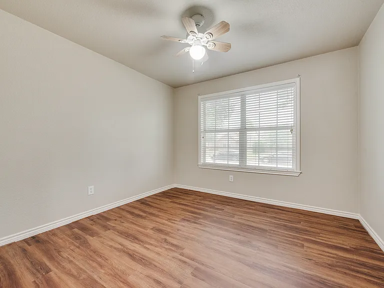 9005 Stewart St — Photo 13