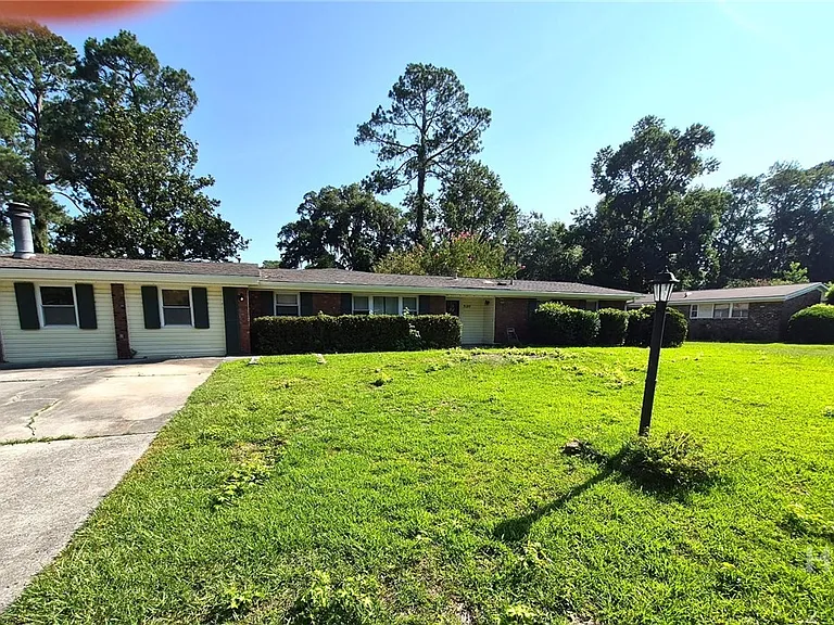520 Windsor Rd — Photo 1