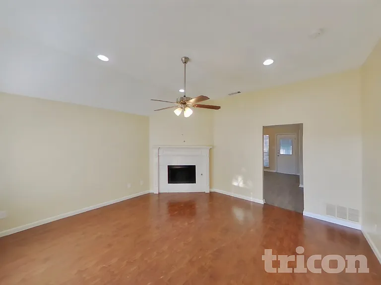 2616 Spring Rain Dr — Photo 2